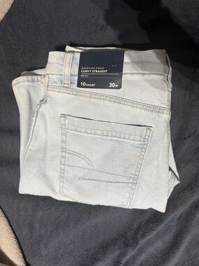 American Eagle Outfitters Curvy Straight Light Wash Jeans - 10 short